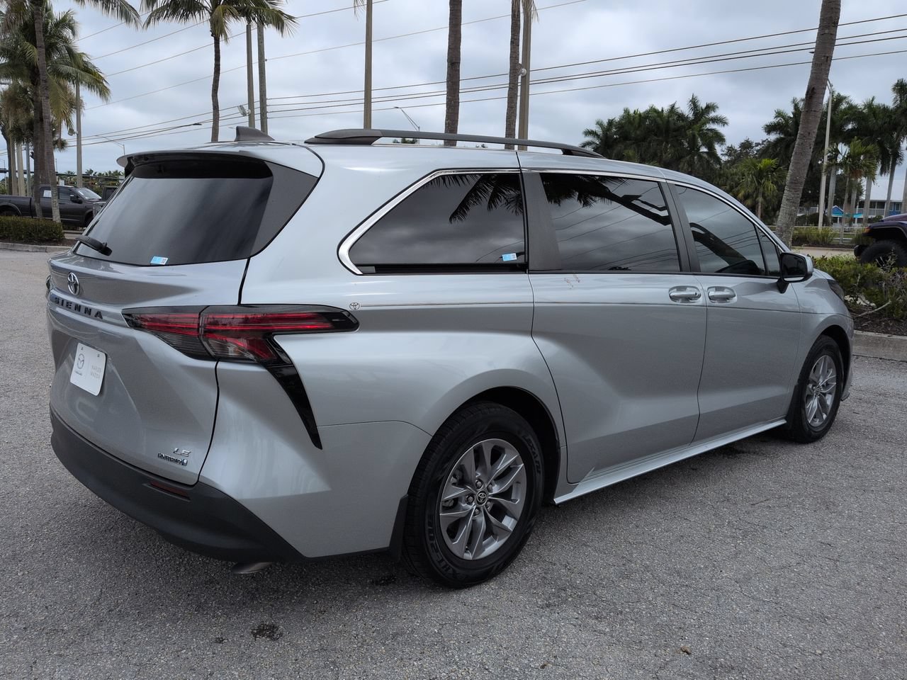 Used 2022 Toyota Sienna LE AWD/4WD image 5