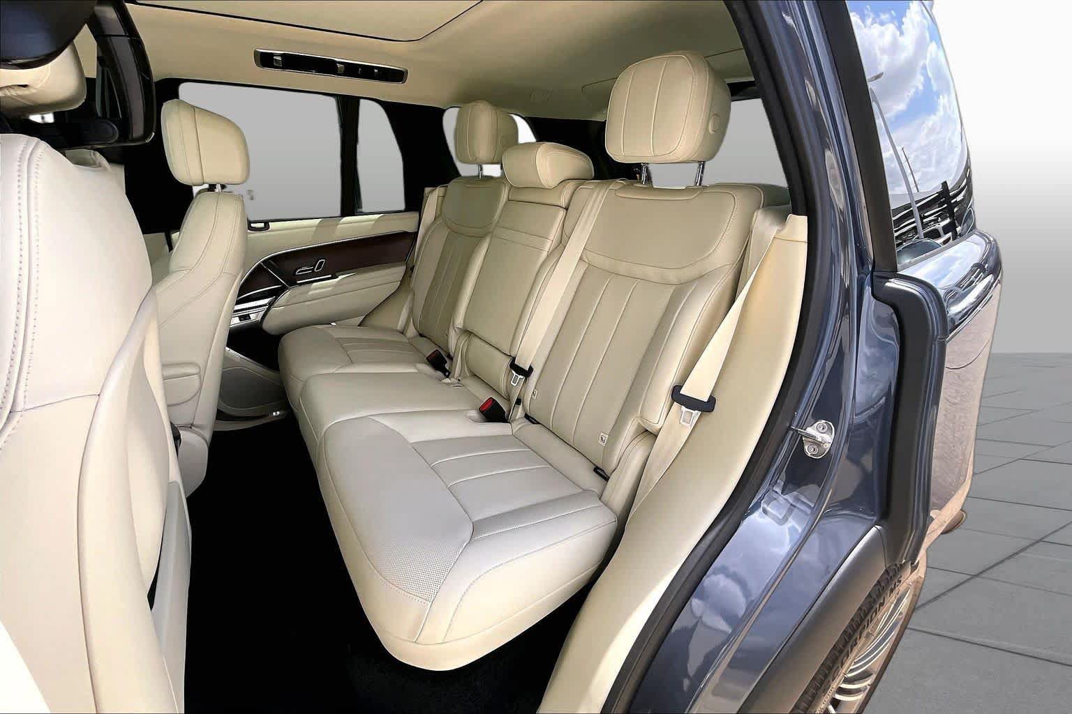 Used 2026 Land Rover Range Rover SE AWD/4WD image 21