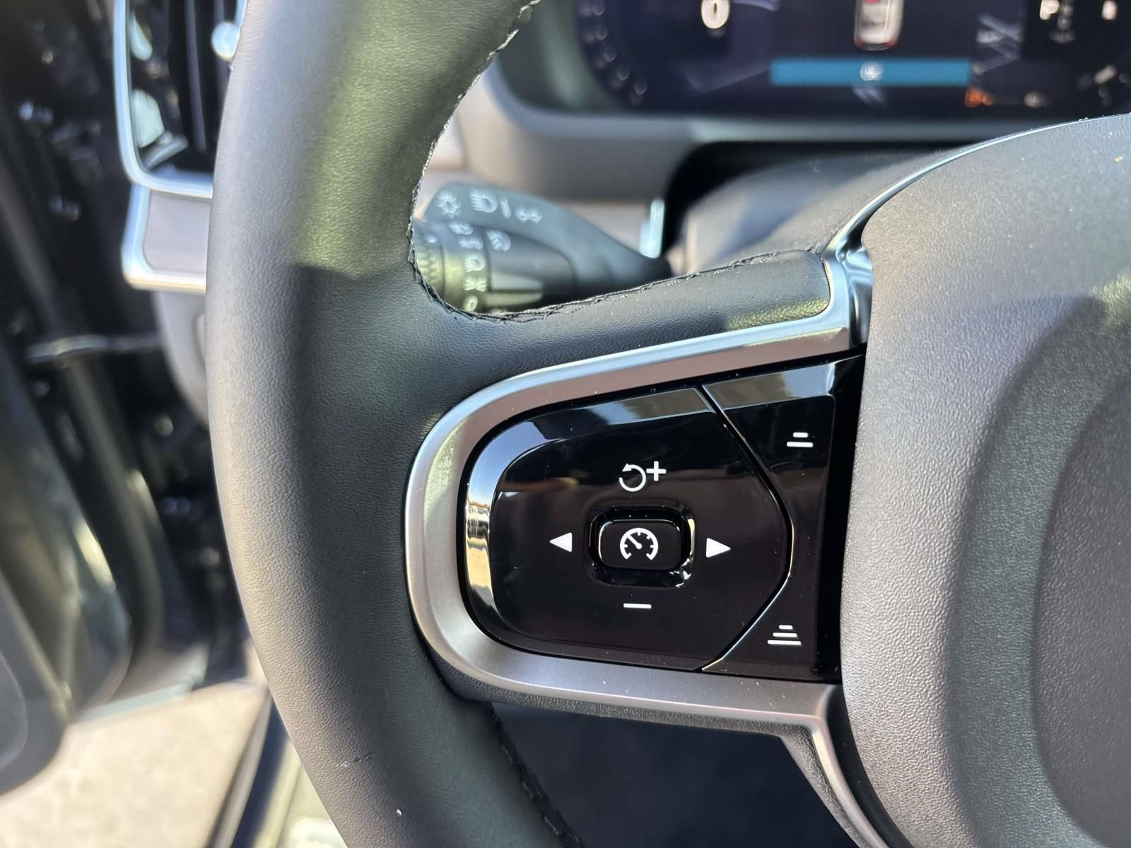 New 2026 Volvo XC90 B6 Ultra w/ Protection Package Premier AWD/4WD image 18