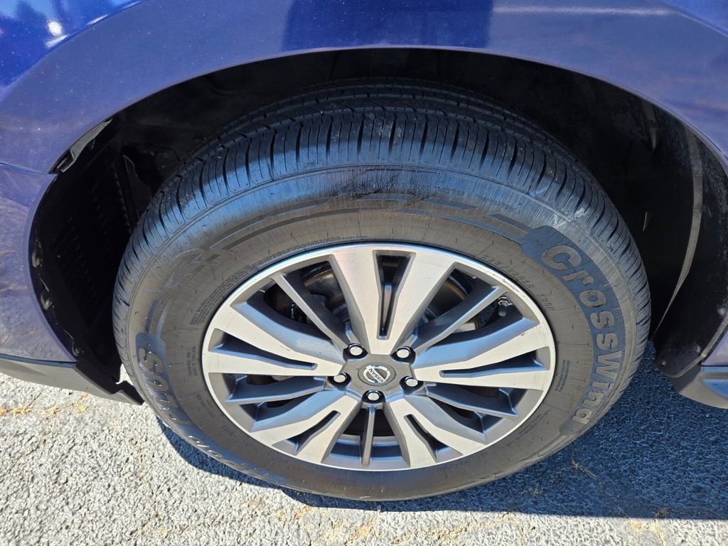 Used 2017 Nissan Pathfinder SV AWD/4WD image 18