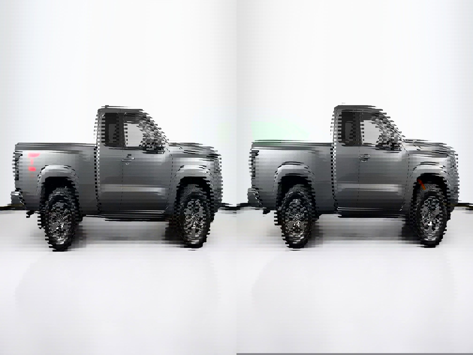Used 2025 Nissan Frontier SV image 12