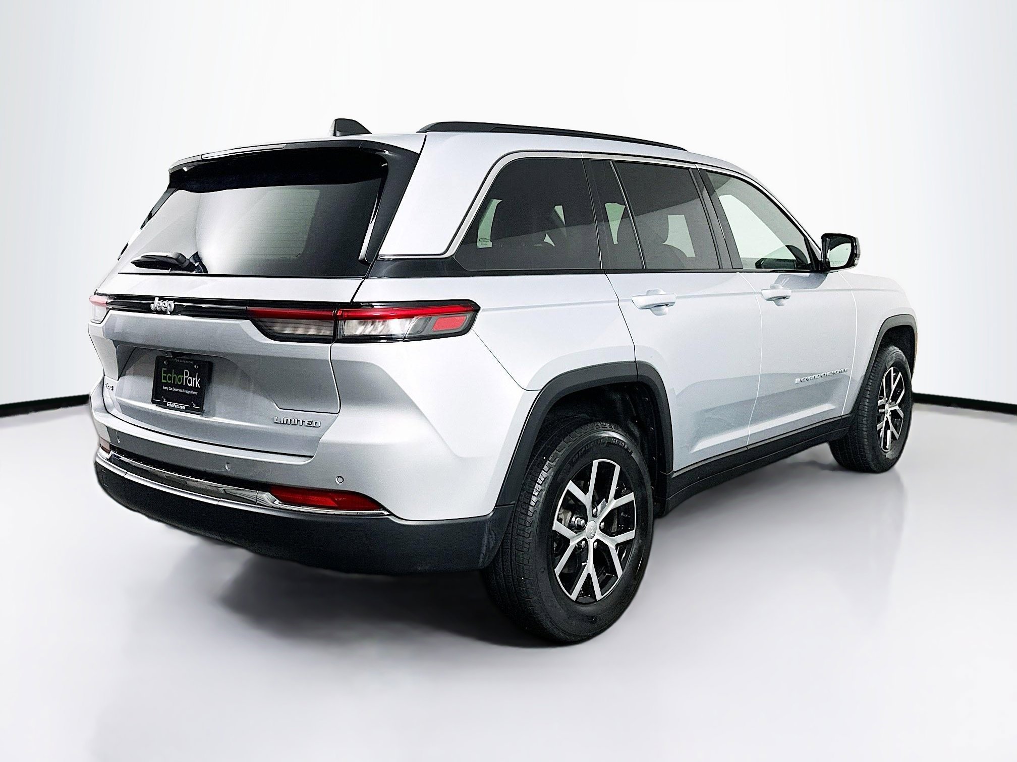 Used 2024 Jeep Grand Cherokee Limited image 9