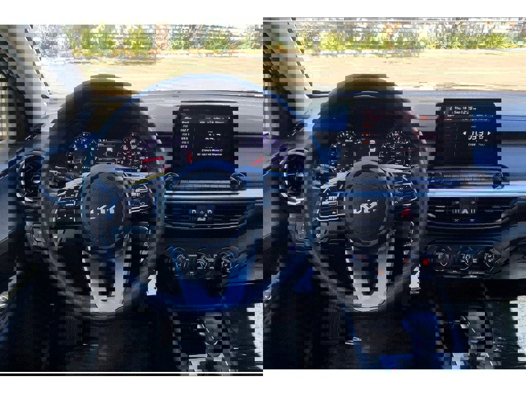 Used 2023 Kia Forte LXS image 5