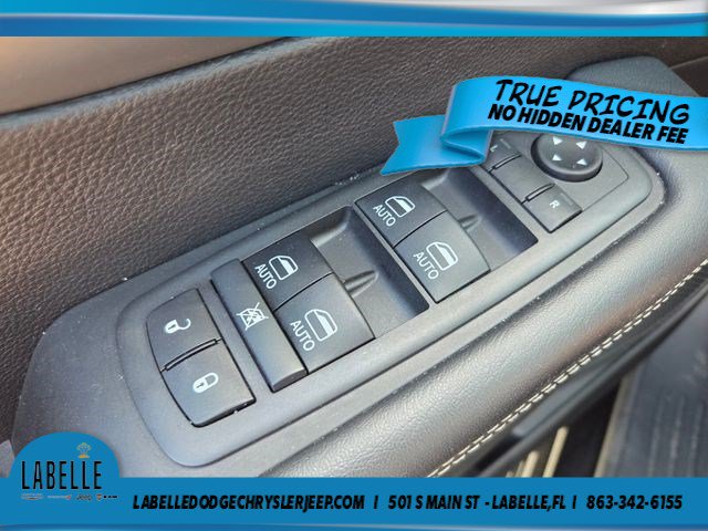 Used 2025 Chrysler Pacifica Select AWD/4WD image 29