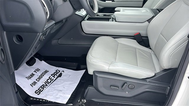 Used 2025 Ford Expedition Platinum image 26