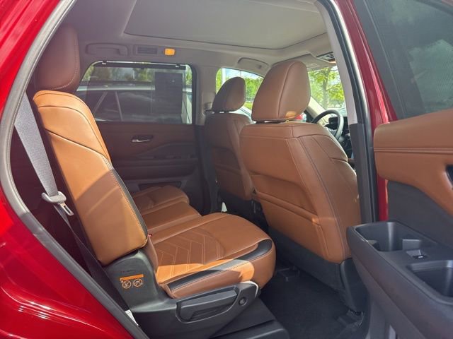 Used 2023 Nissan Pathfinder Platinum w/ Cargo Package AWD/4WD image 14
