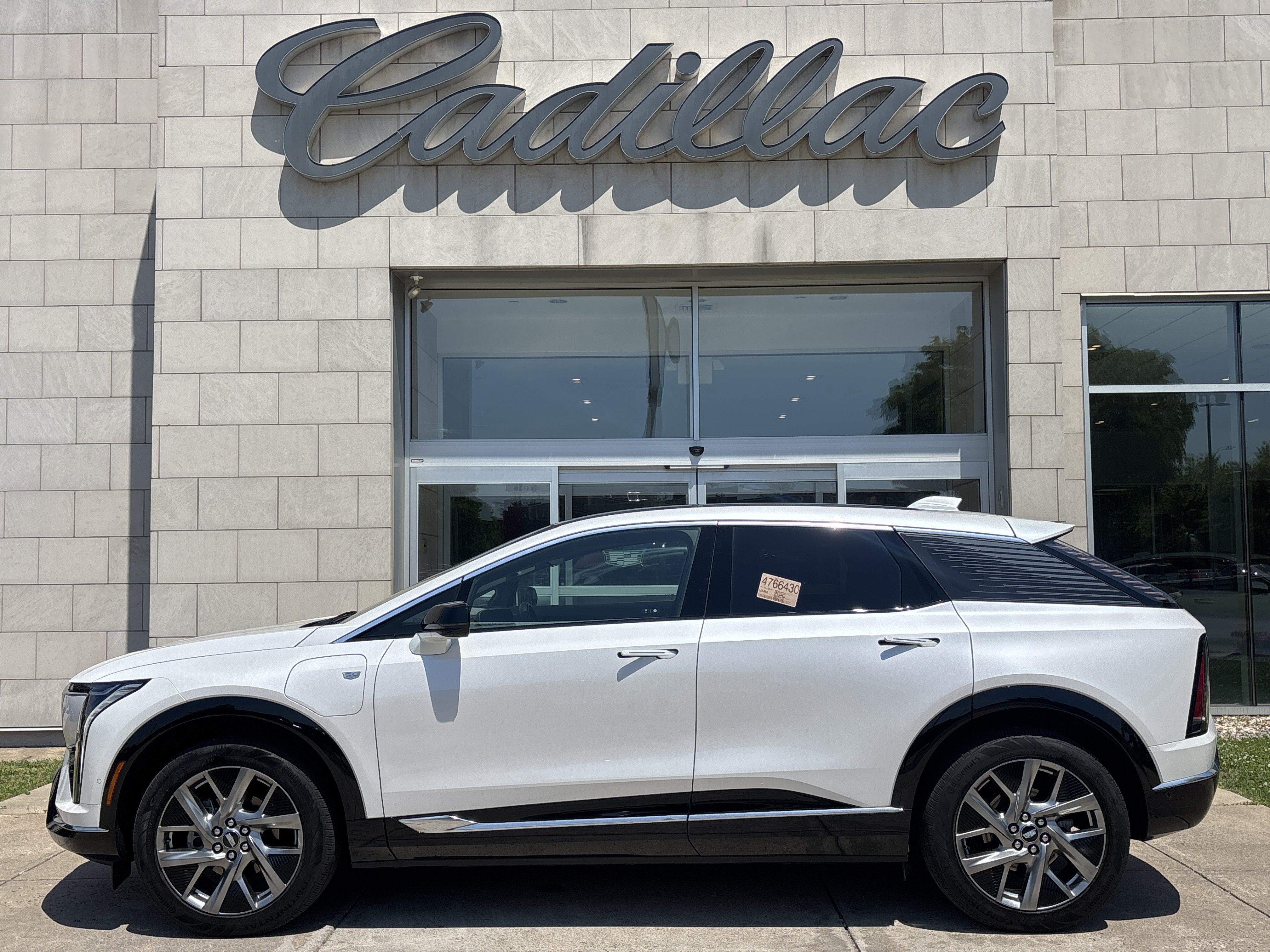 Used 2025 Cadillac Optiq Luxury 2 AWD/4WD image 10