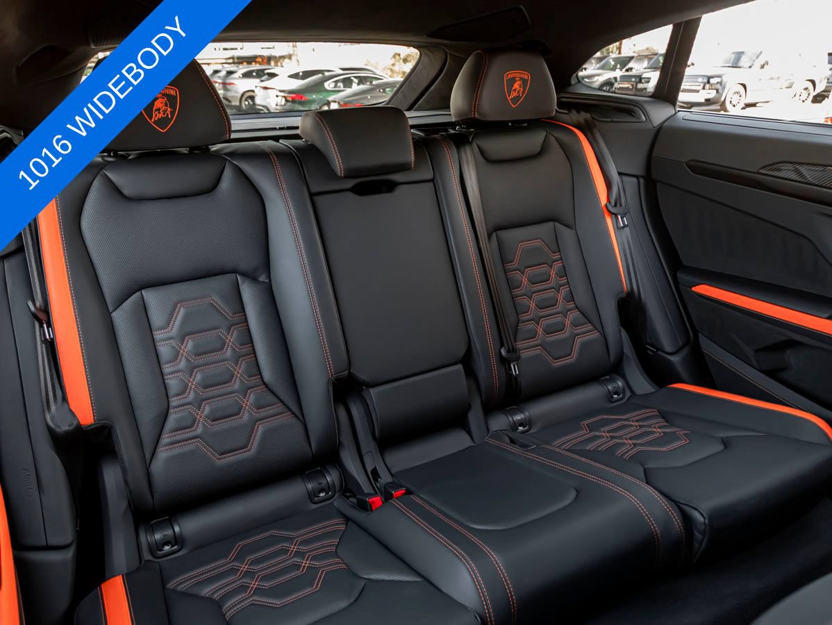 Used 2025 Lamborghini Urus SE AWD/4WD image 29