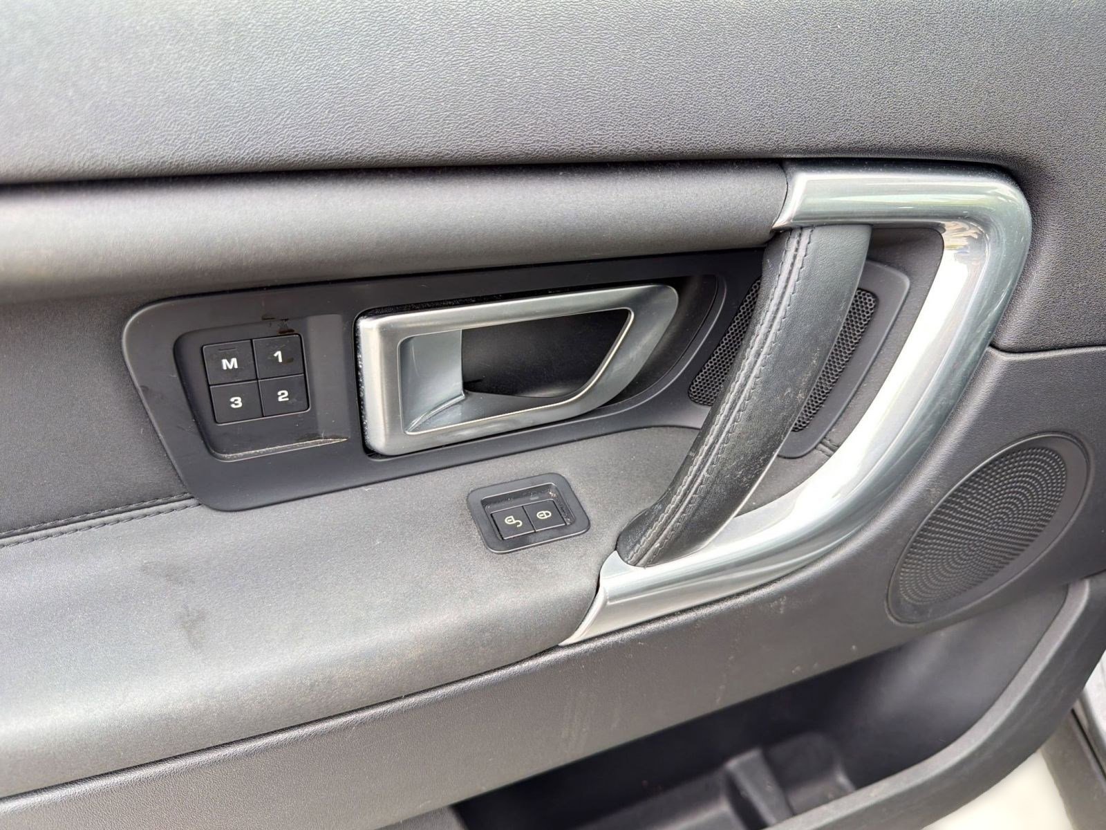 Used 2019 Land Rover Discovery Sport image 13