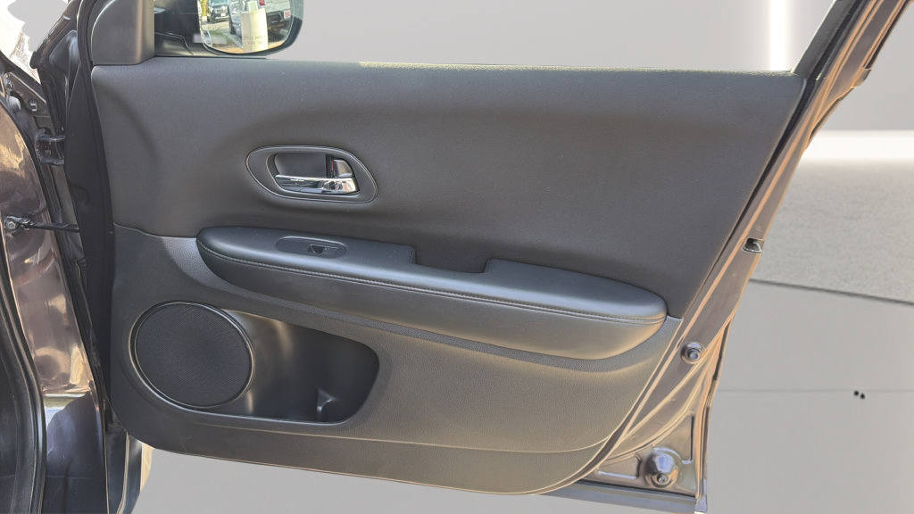 Used 2016 Honda HR-V LX image 26