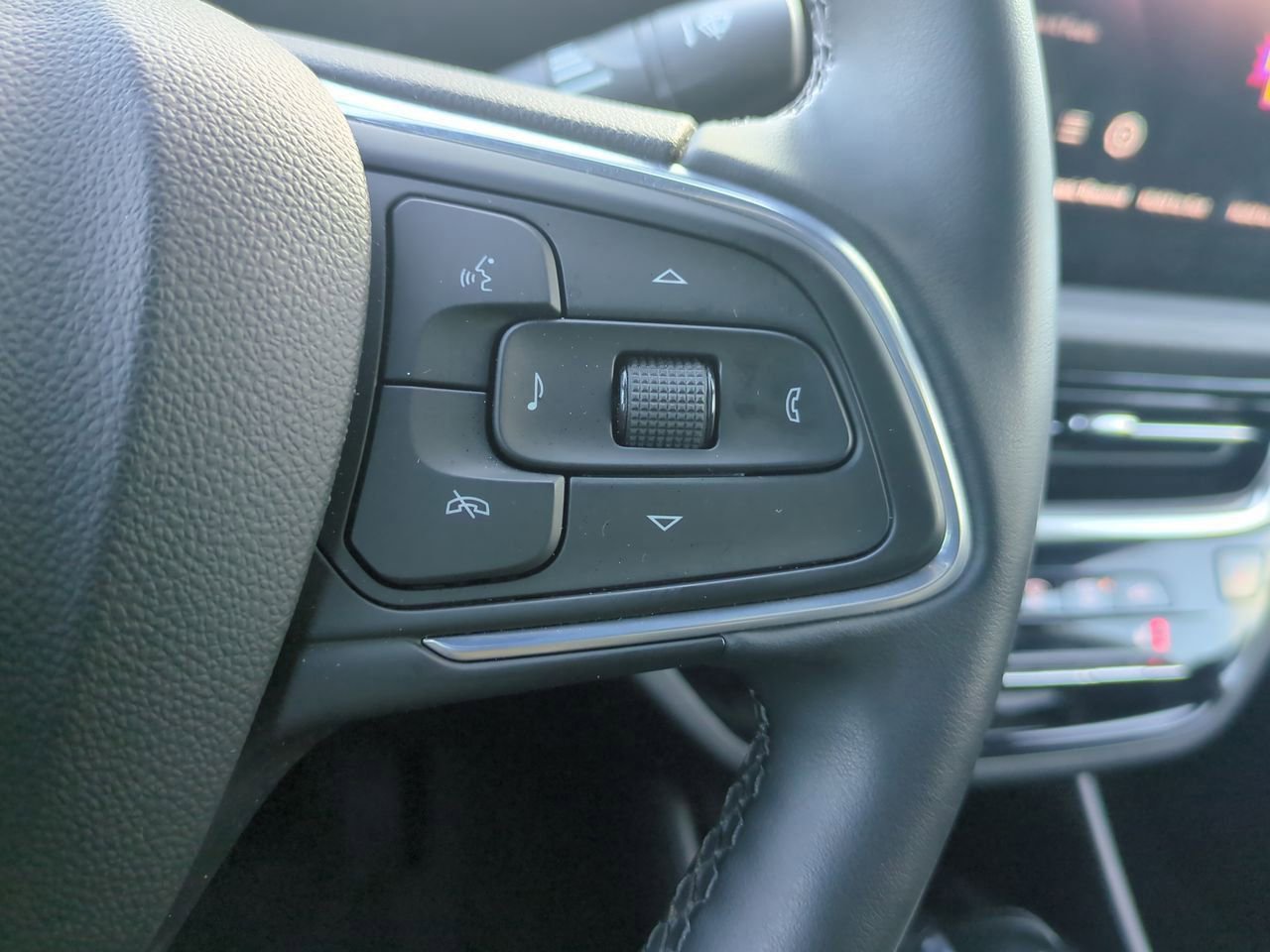 Used 2024 Buick Envista Avenir image 29