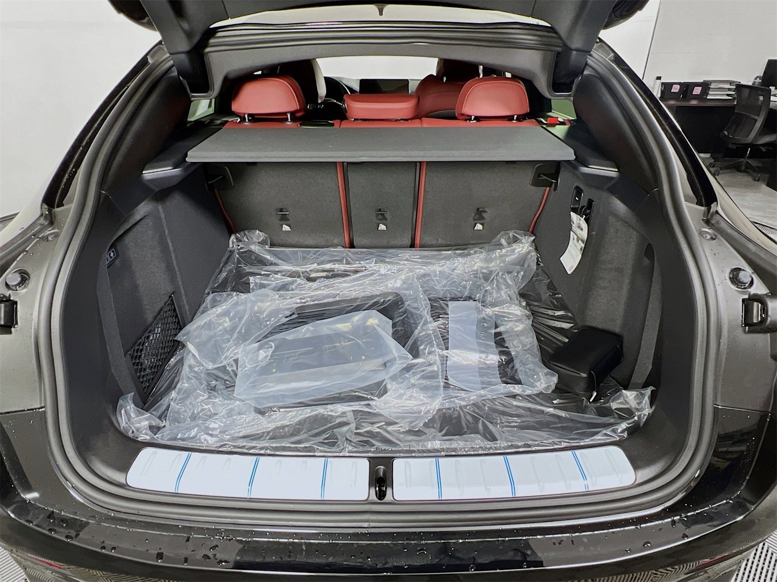 New 2025 BMW X4 xDrive30i w/ Convenience Package image 27