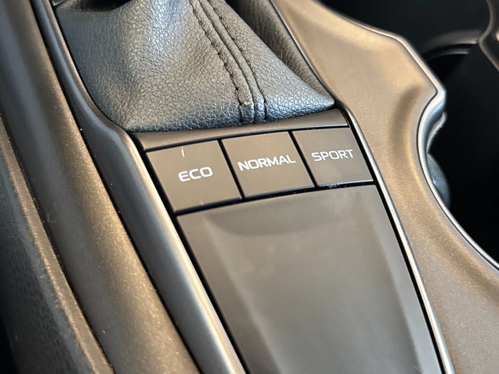 Used 2022 Toyota Camry SE w/ Carpet Mat Package (TMS) FWD image 37