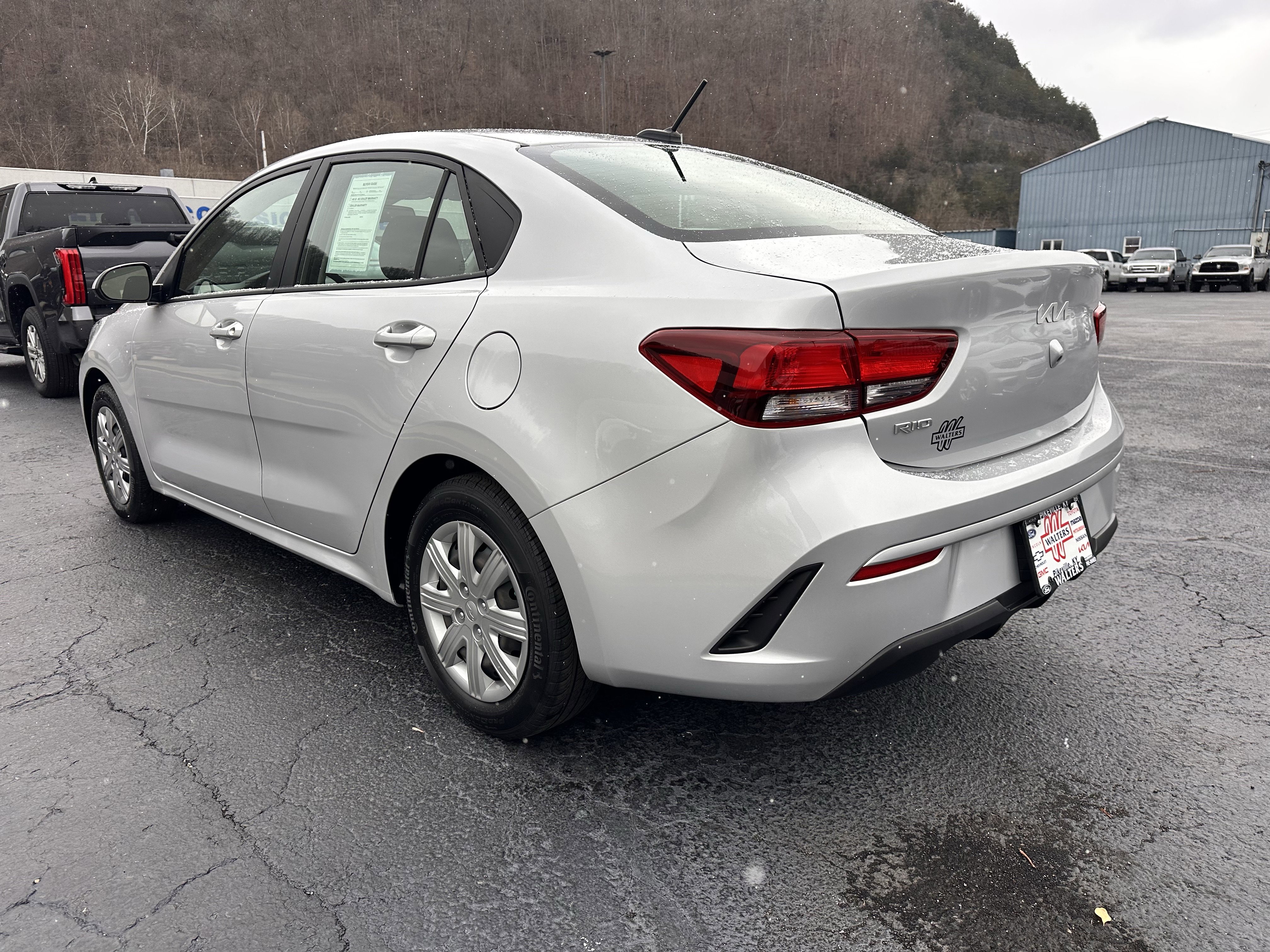 Used 2022 Kia Rio S image 3