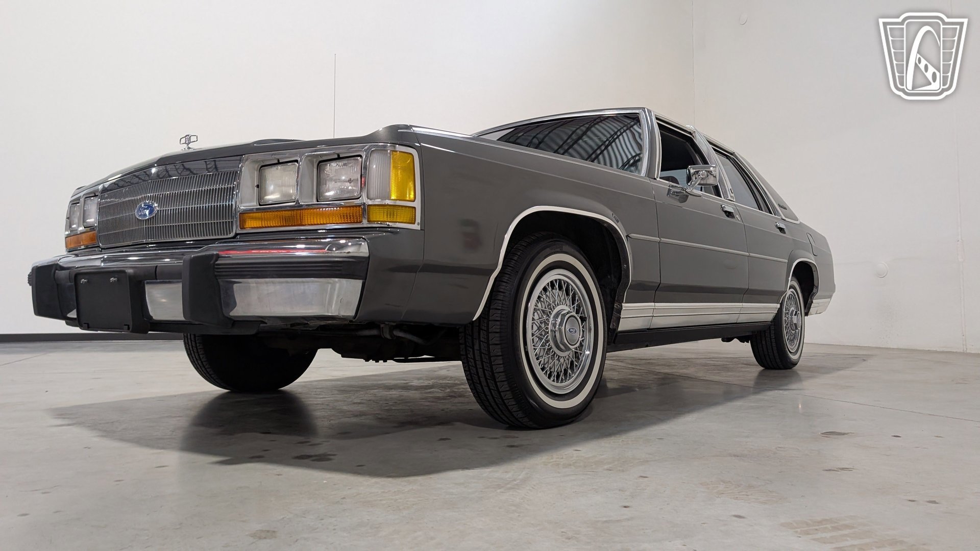 Used 1988 Ford LTD Crown Victoria image 4