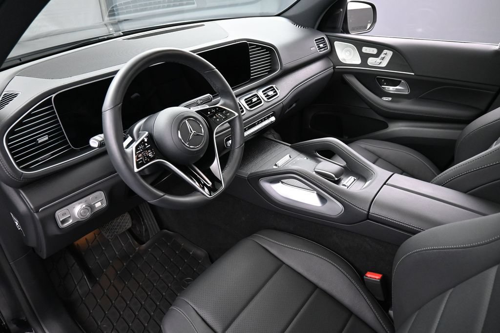 Used 2025 Mercedes-Benz GLS 450 4MATIC image 4
