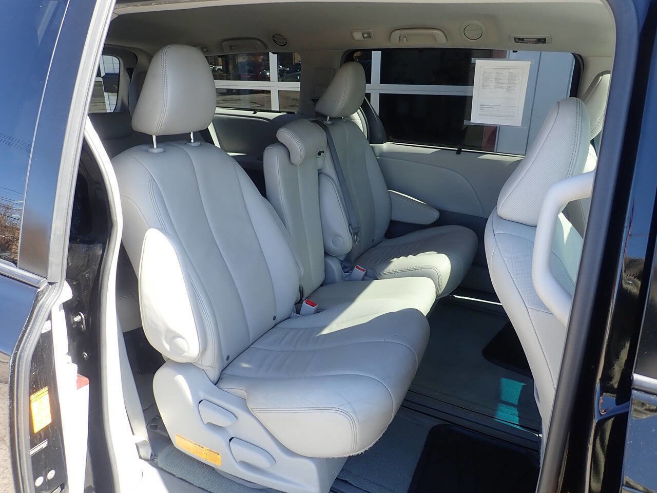 Used 2013 Toyota Sienna XLE FWD image 26