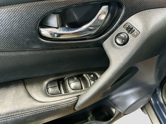 Used 2016 Nissan Rogue SL w/ SL Premium Package image 19