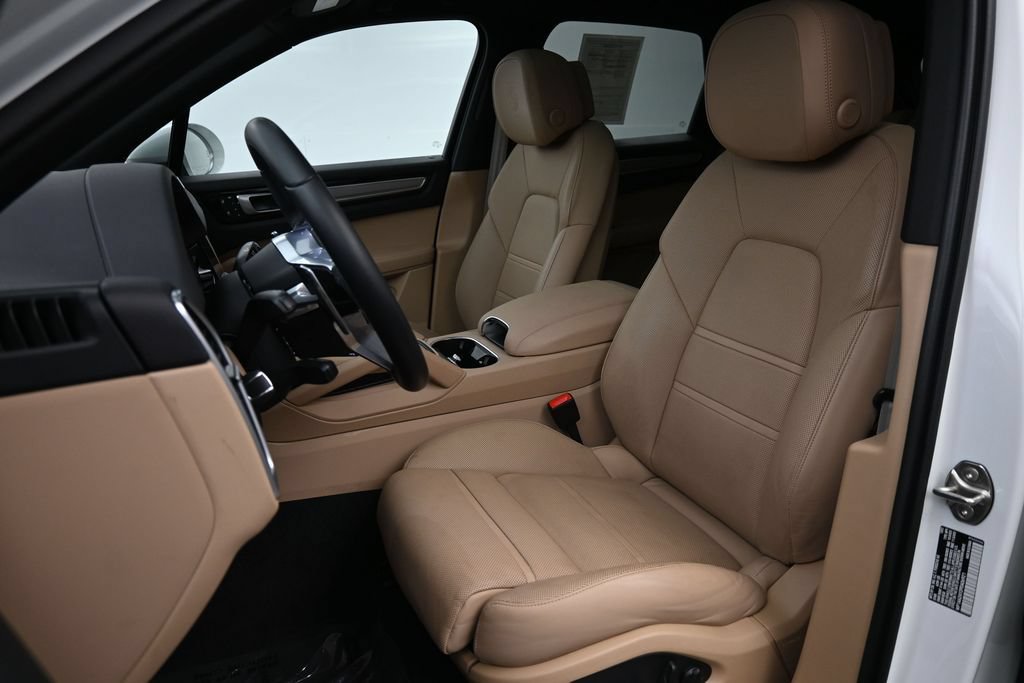 Certified 2023 Porsche Cayenne Platinum Edition AWD/4WD image 5