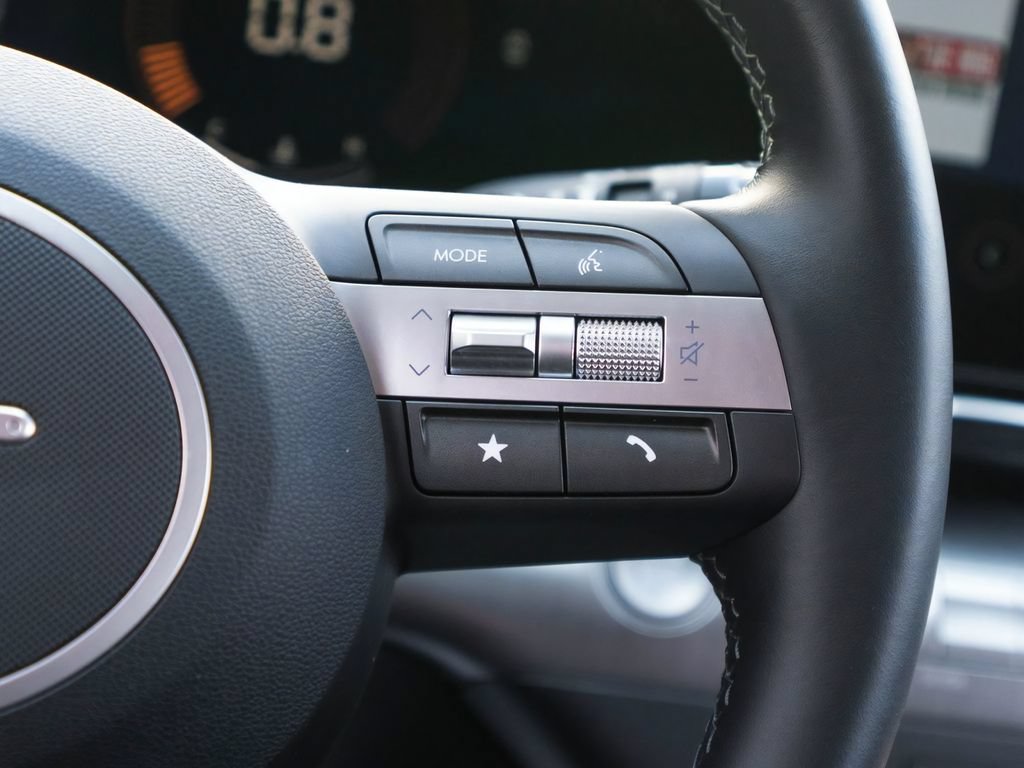 Used 2025 Hyundai Kona SEL FWD image 19