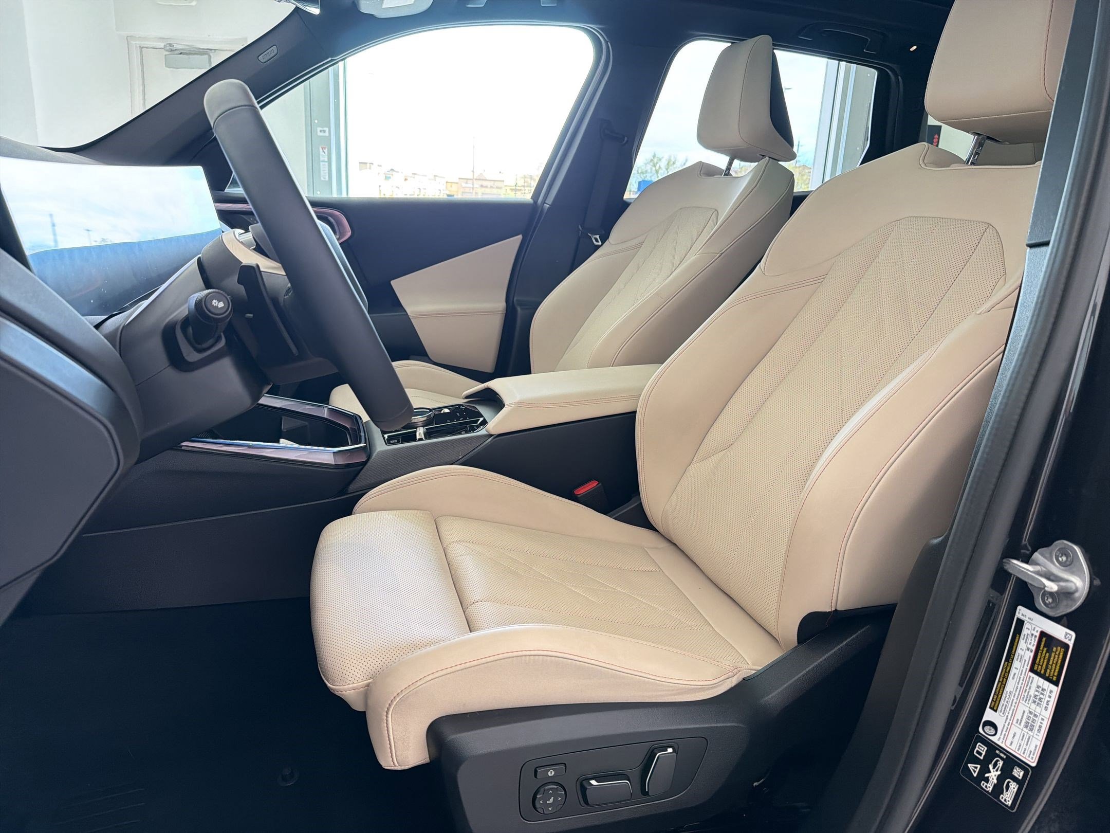 Used 2025 BMW X3 xDrive30i w/ Premium Package image 5