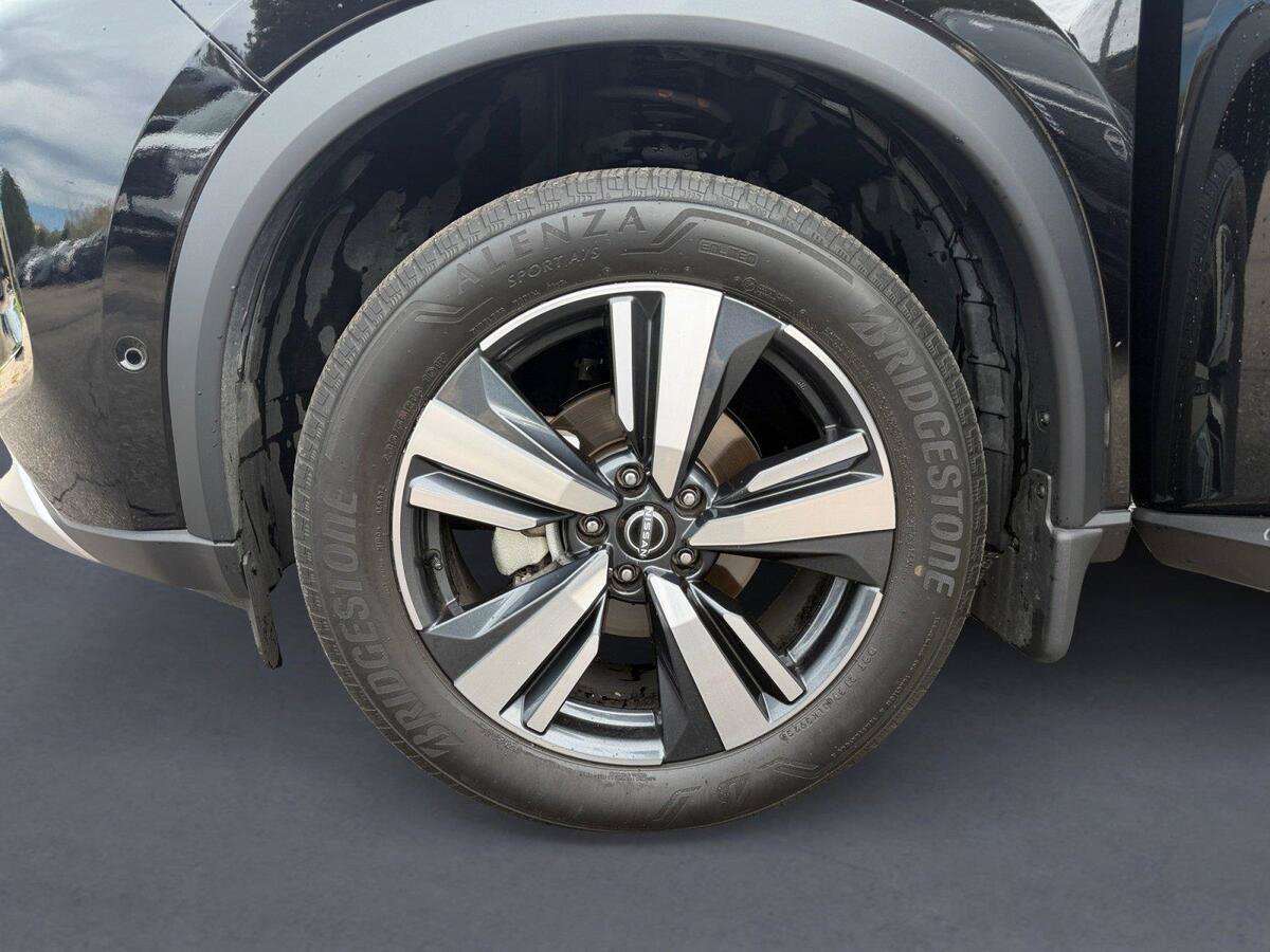 Used 2025 Nissan Pathfinder SV AWD/4WD image 14