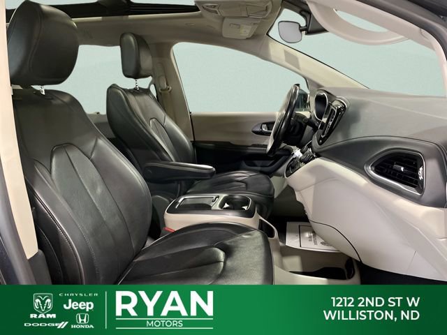 Used 2020 Chrysler Pacifica Limited image 38