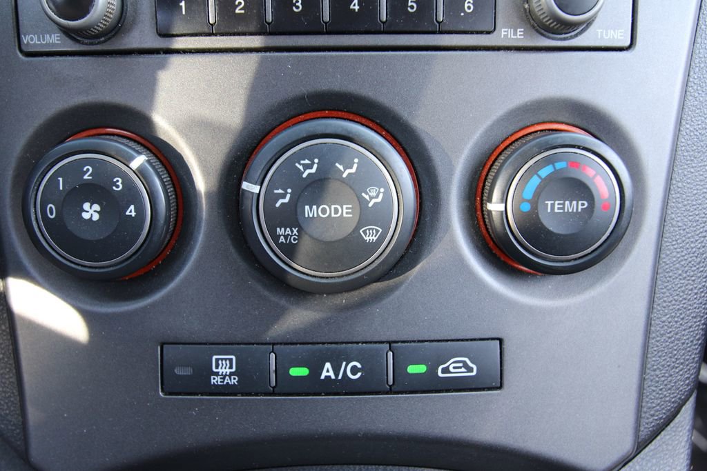 Used 2009 Kia Rondo LX FWD image 24