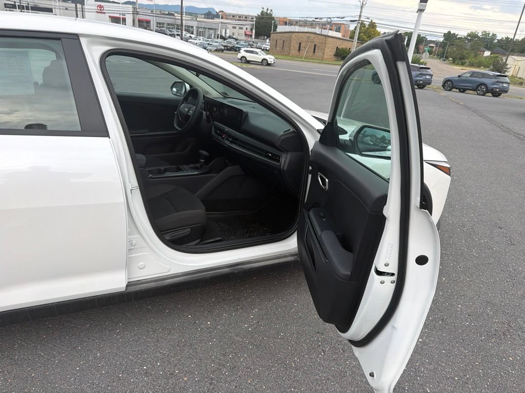 Used 2026 Kia K4 FWD image 23