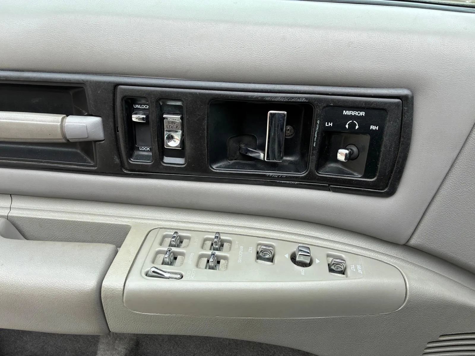 Used 1996 Chevrolet Impala SS RWD image 18