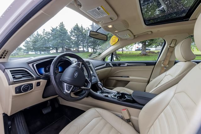 Used 2015 Ford Fusion SE w/ Equipment Group 502A FWD image 9