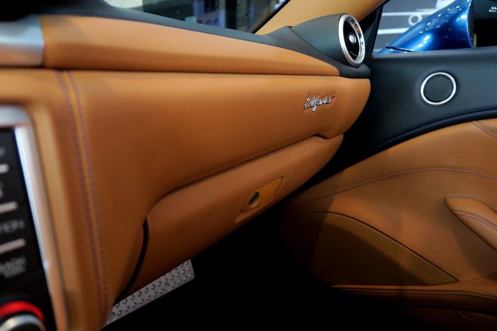 Used 2016 Ferrari California T RWD image 26
