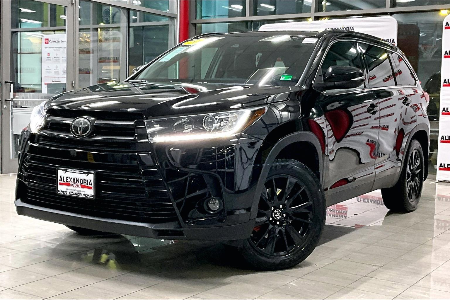 Used 2019 Toyota Highlander SE