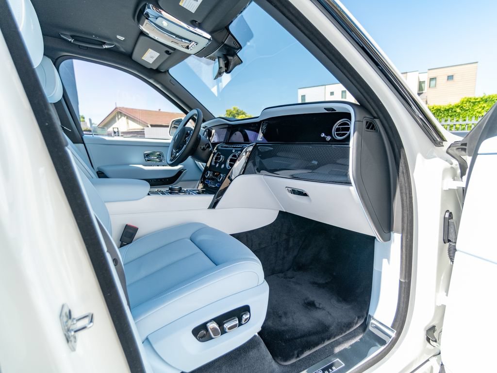 New 2027 Rolls-Royce Cullinan Black Badge AWD/4WD image 30