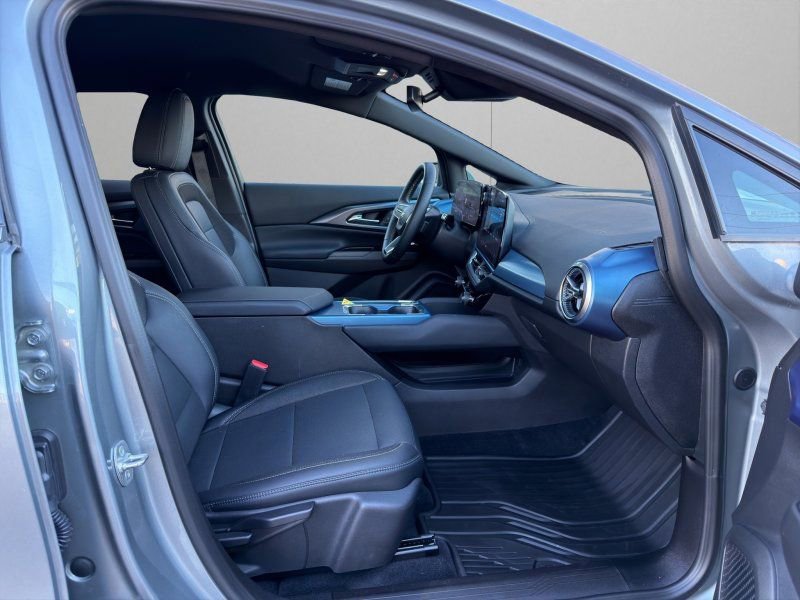 Used 2024 Chevrolet Equinox EV LT image 13