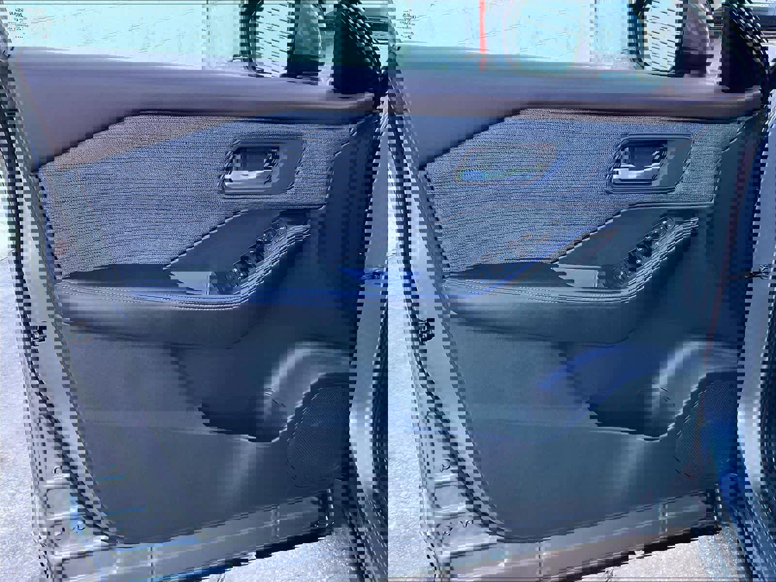 Used 2023 Nissan Rogue SV image 9