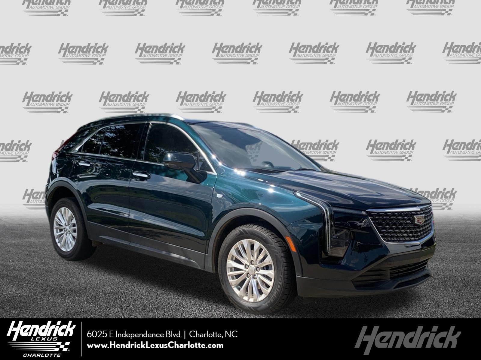 Used 2024 Cadillac XT4 Luxury w/ Cold Weather Package FWD image 1