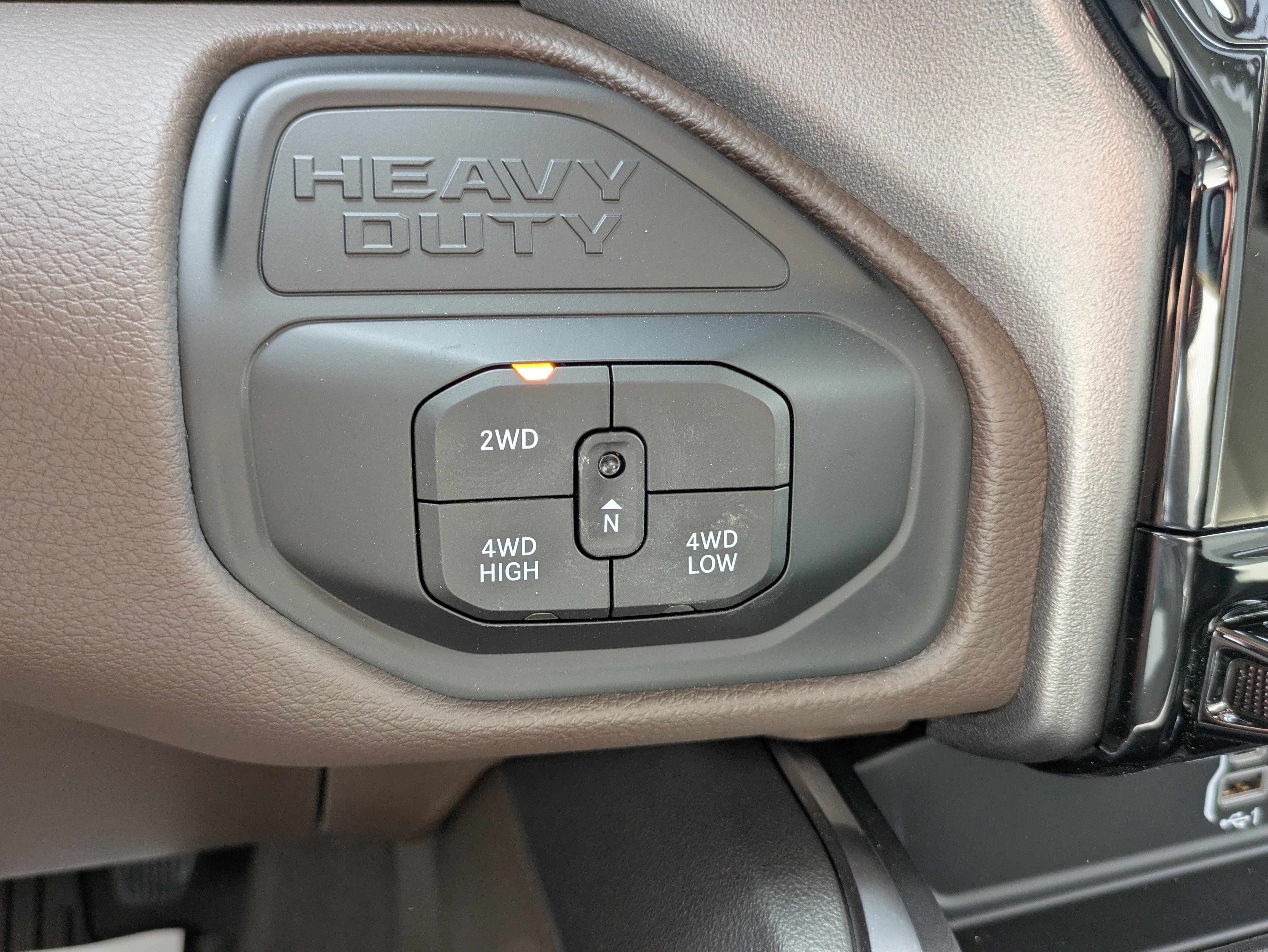 New 2026 RAM 2500 Laramie AWD/4WD image 17