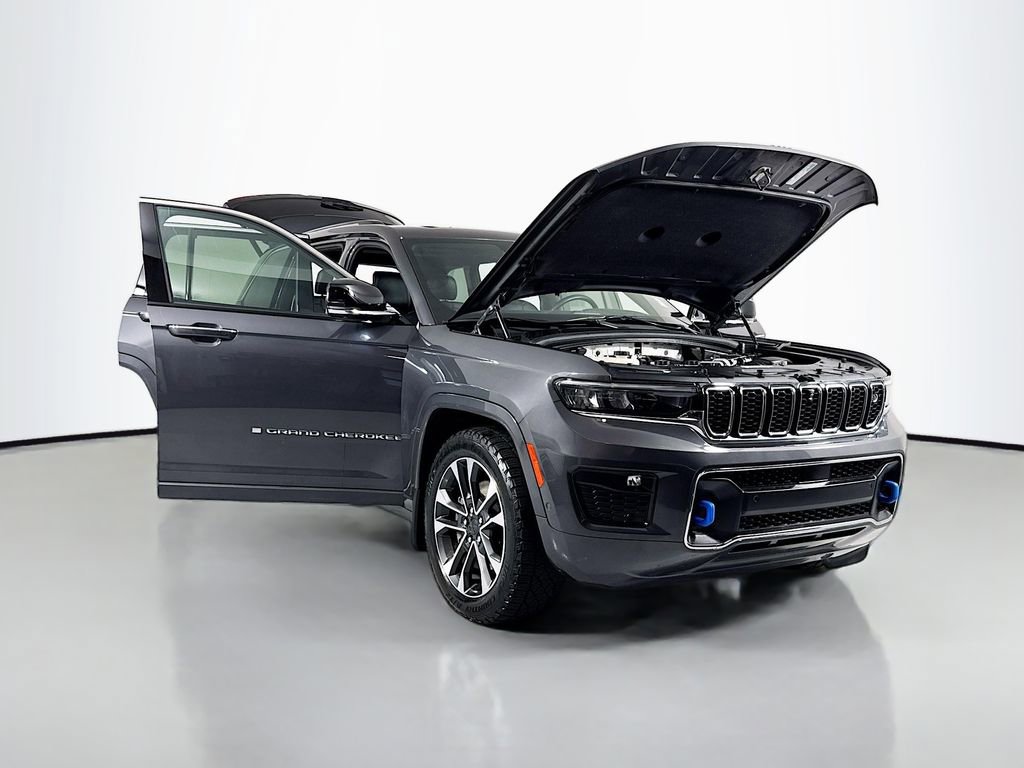Used 2022 Jeep Grand Cherokee Overland w/ Advanced Protech Group III AWD/4WD image 28