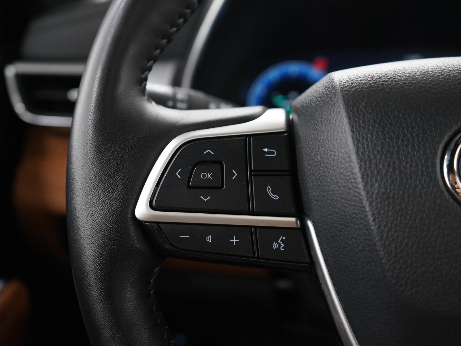Used 2025 Toyota Highlander Platinum AWD/4WD image 26