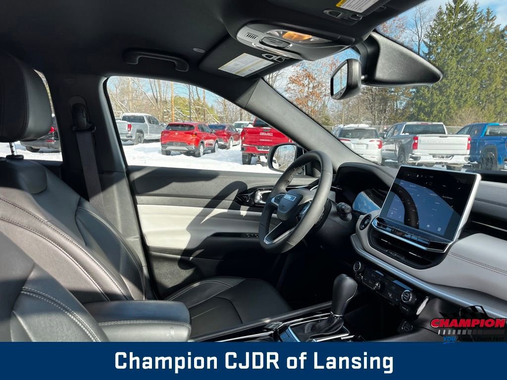 Used 2025 Jeep Compass Limited image 35