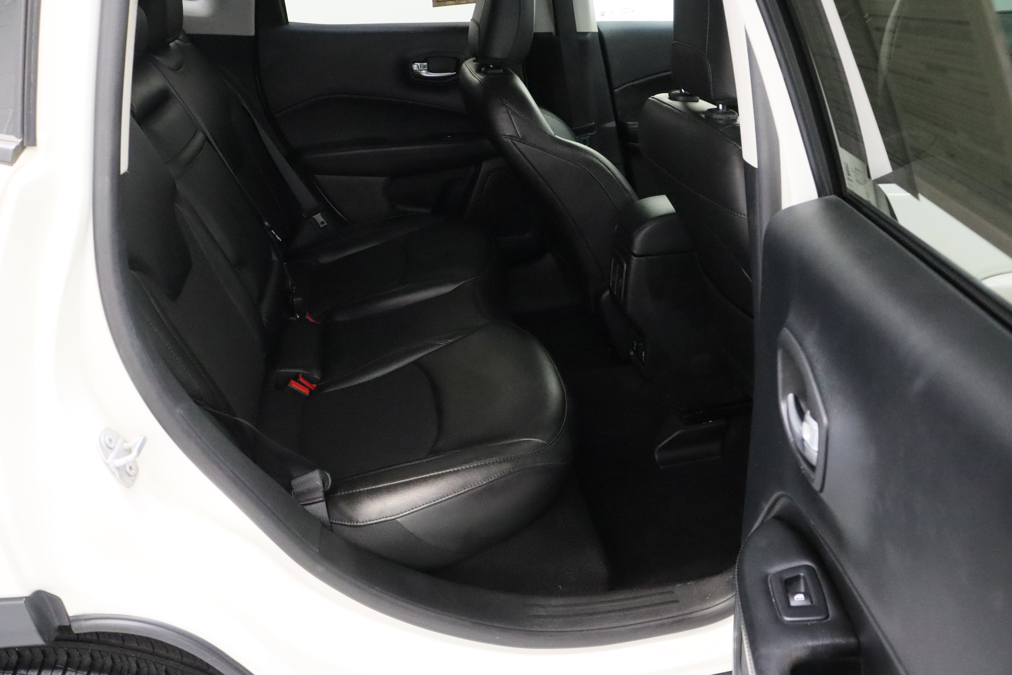 Used 2019 Jeep Compass Latitude image 30