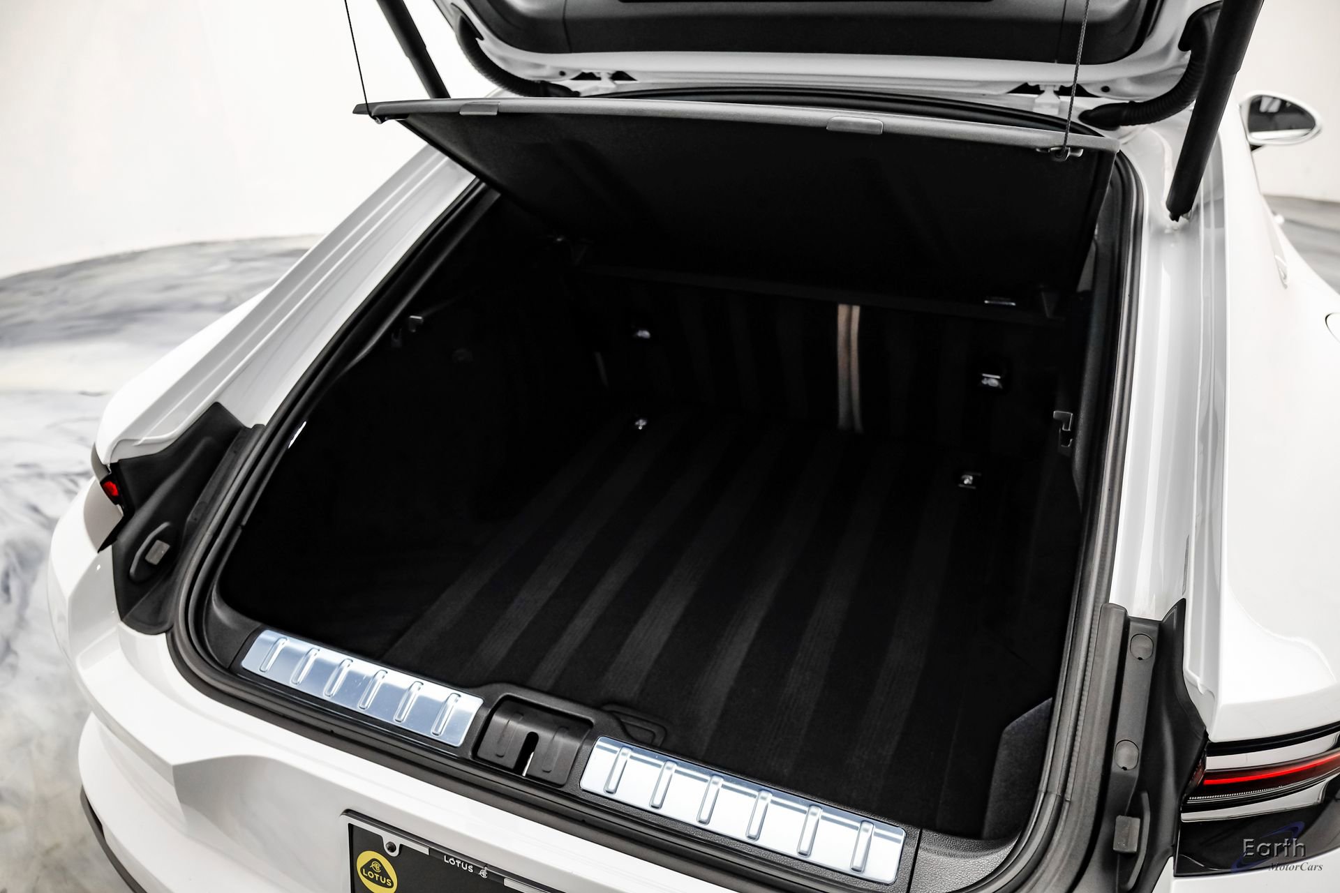 Used 2025 Porsche Panamera w/ Premium Package RWD image 95