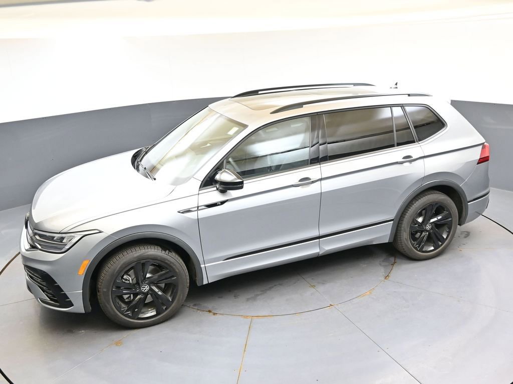 Used 2024 Volkswagen Tiguan SE R-Line AWD/4WD image 38