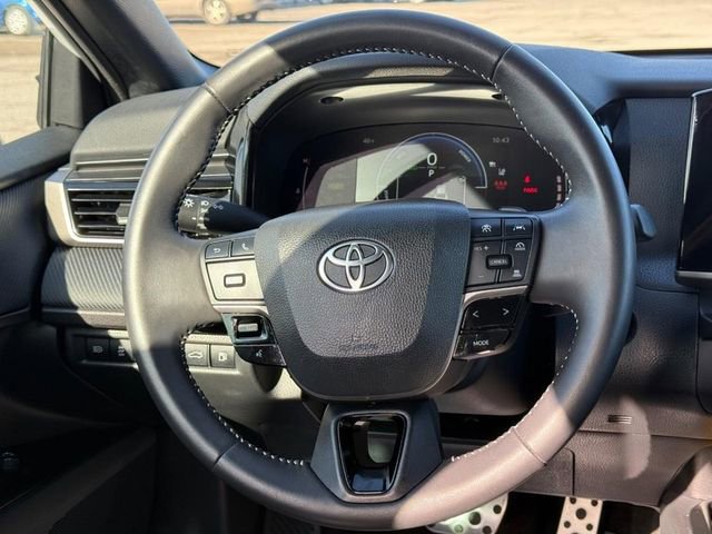 Used 2025 Toyota Camry SE image 12