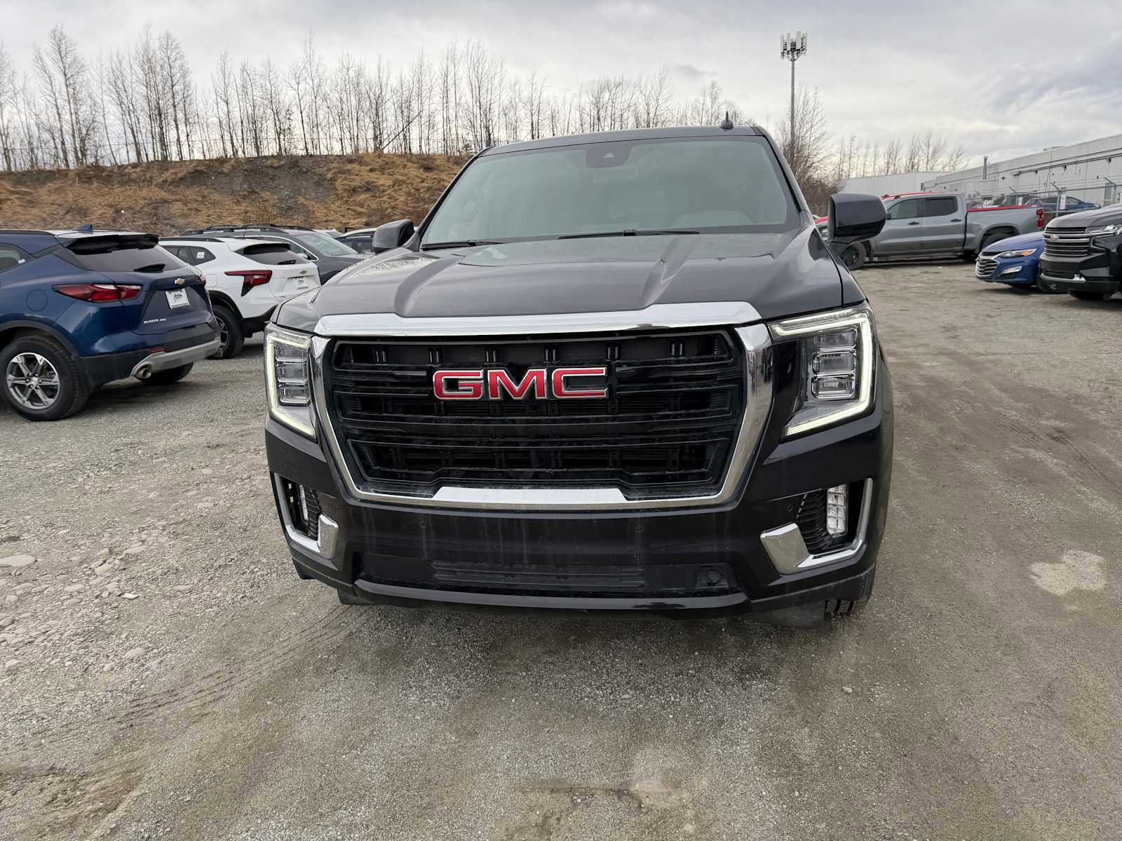 Used 2023 GMC Yukon XL SLE AWD/4WD image 4