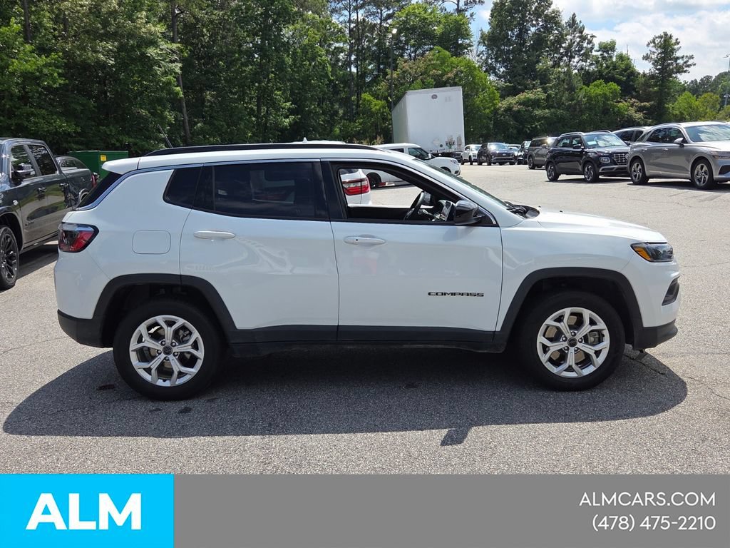 Used 2025 Jeep Compass Latitude AWD/4WD image 16