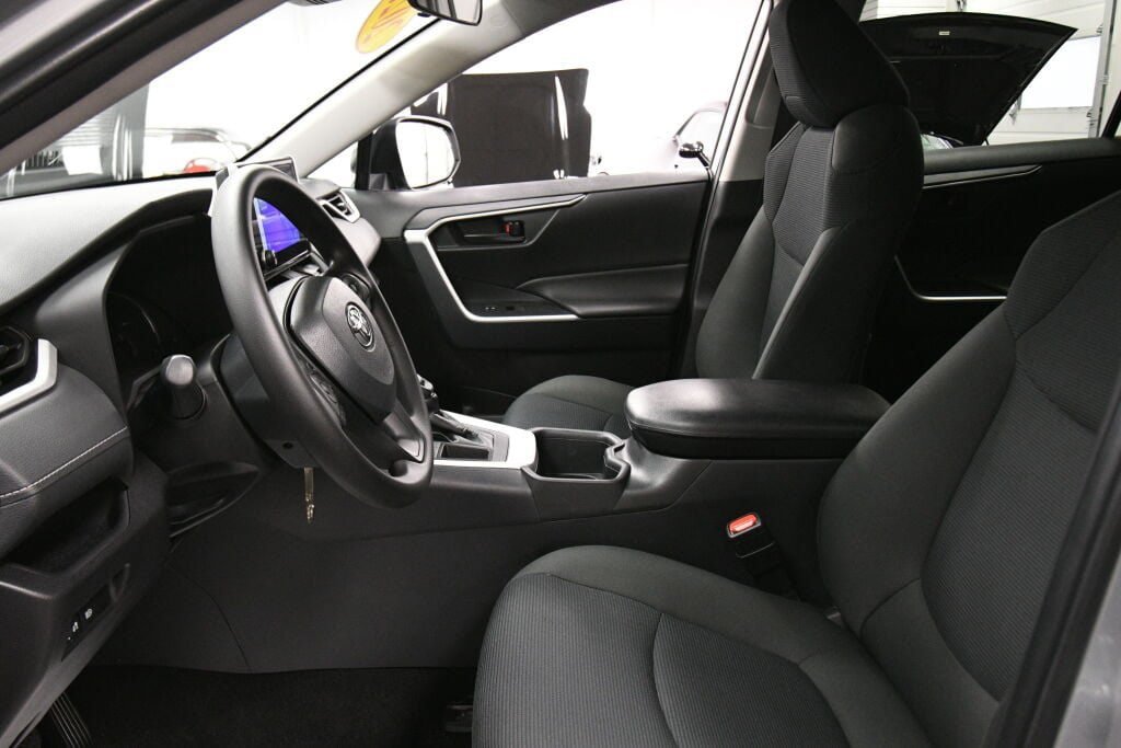 Used 2025 Toyota RAV4 LE FWD image 19