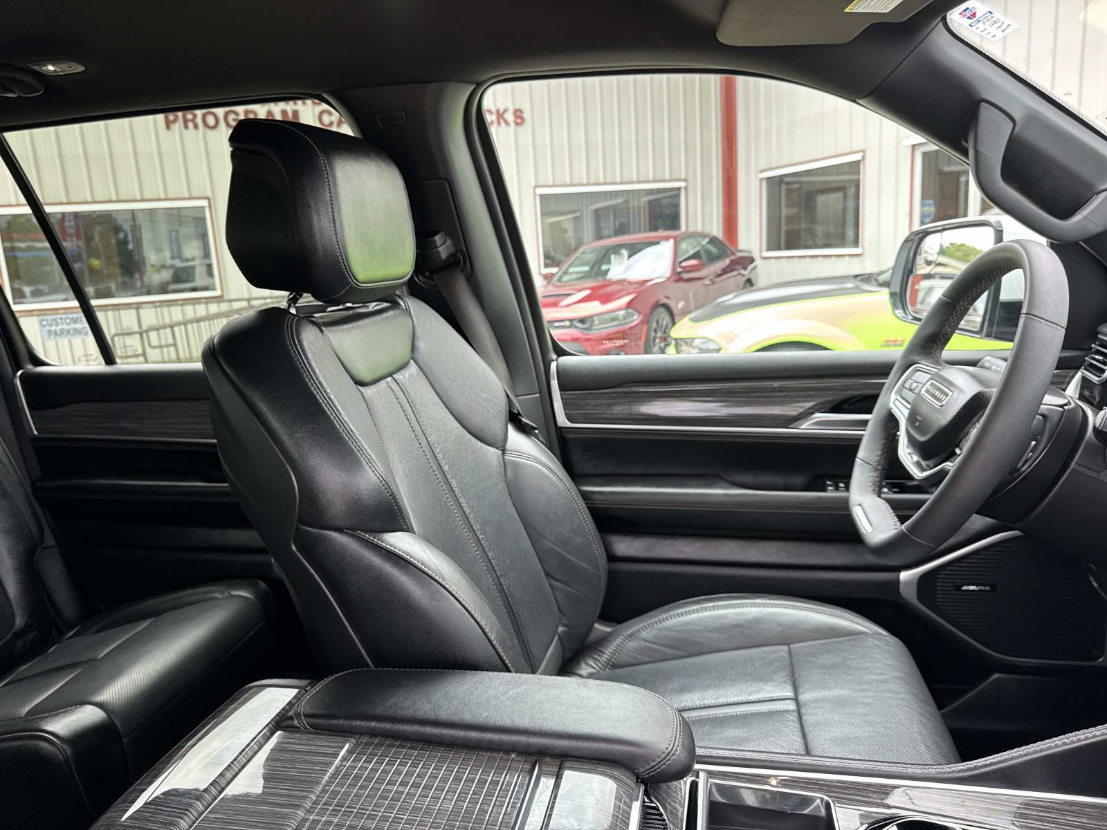 Used 2022 Jeep Wagoneer Series II w/ Flexible Seating Group RWD image 10
