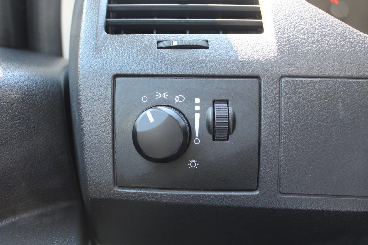 Used 2009 Dodge Grand Caravan SE image 32